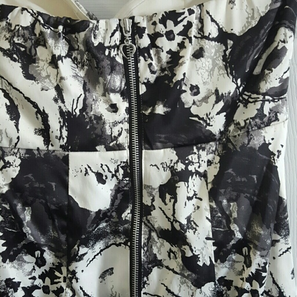 ⬇️Black and white dress - Picture 3 of 4